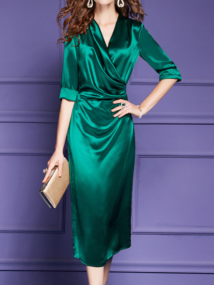 Elegant Slim-fit Pleated Dress